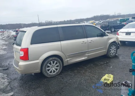 2015 Chrysler Town & Country Touring z USA, uszkodzony, nr VIN 2C4RC1BG3FR661356